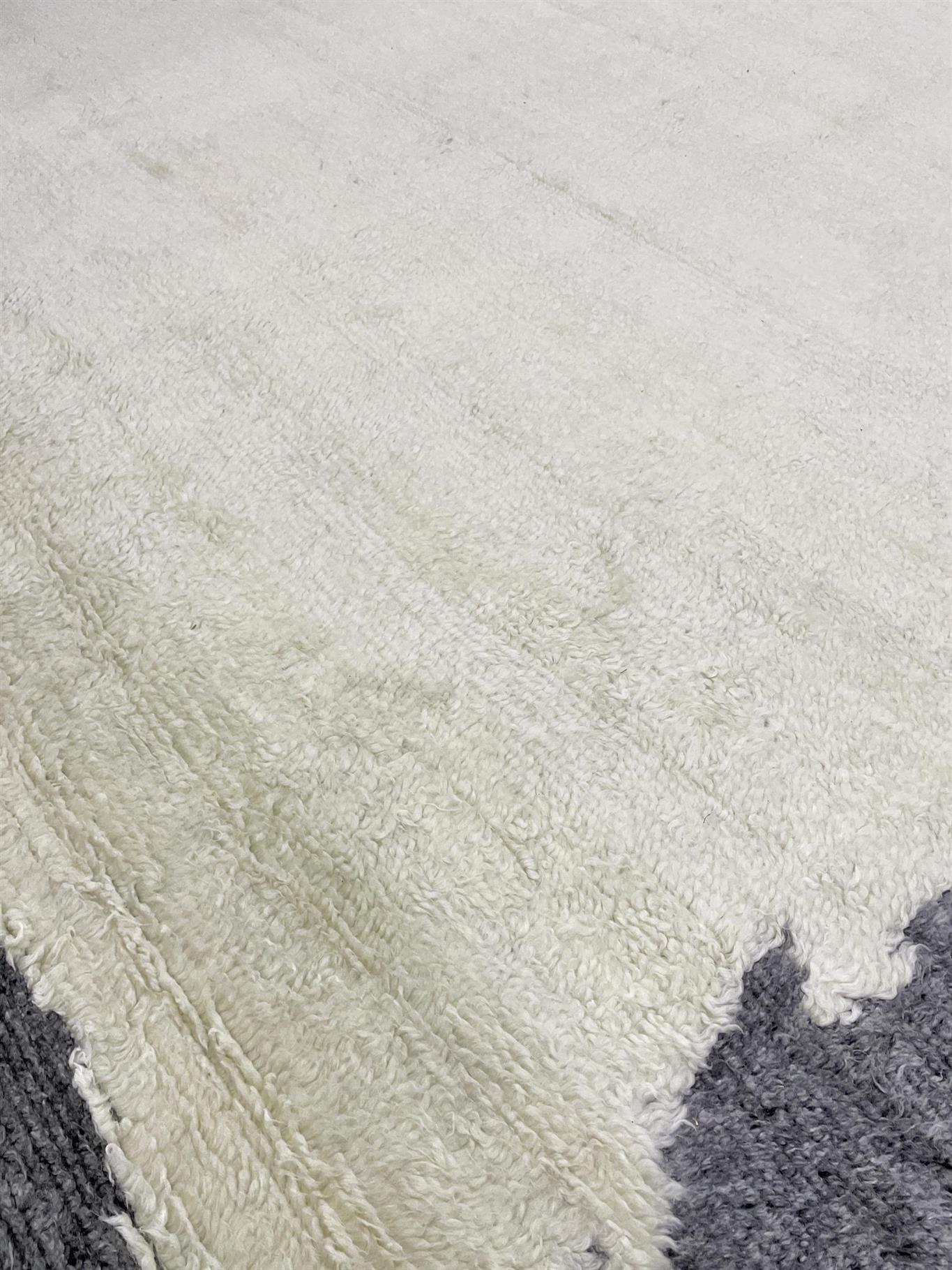 AORug#16447 size. 9'0" X 12'0"