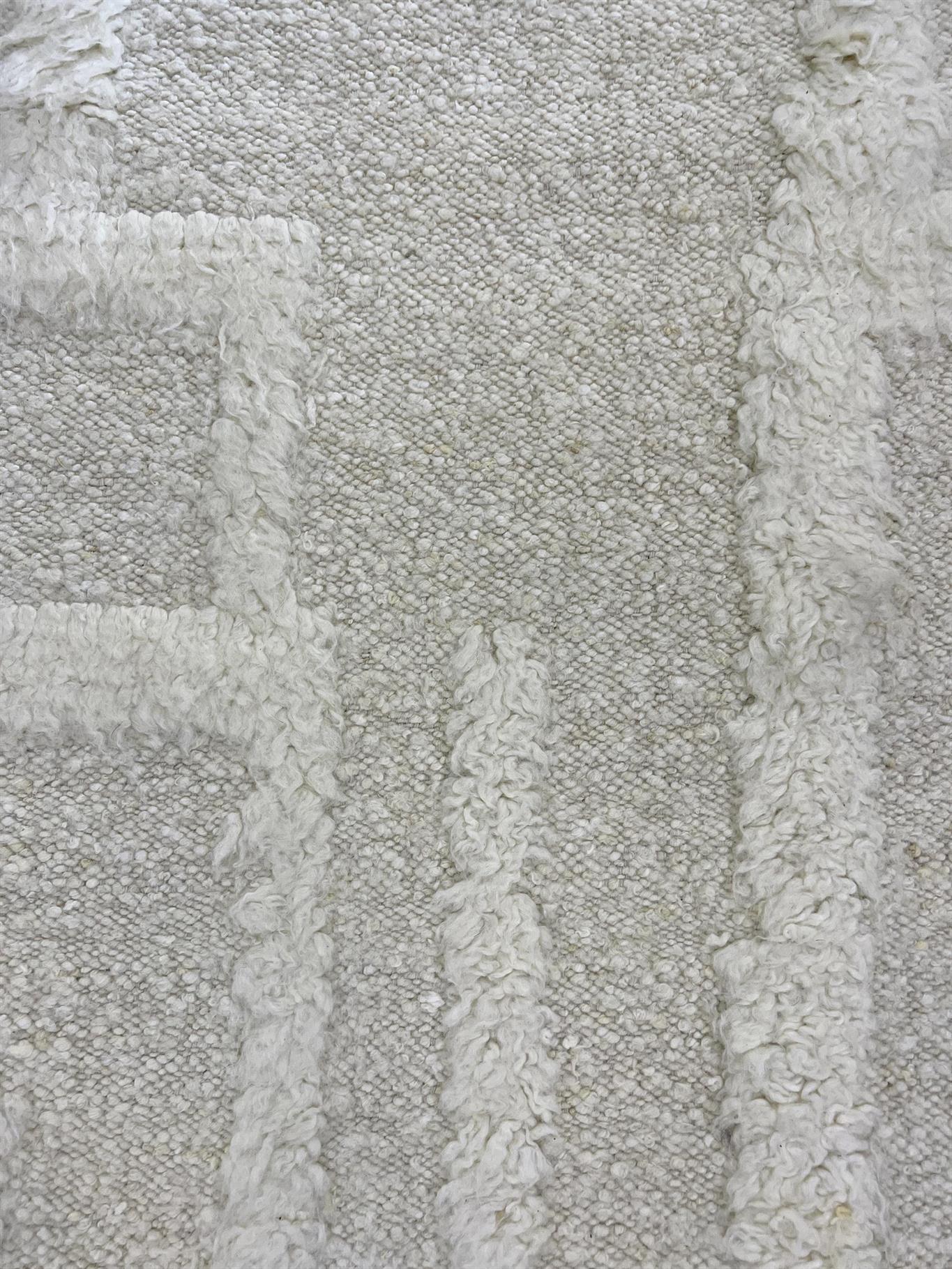 AORug#16210 size. 9'0" X 12'0"