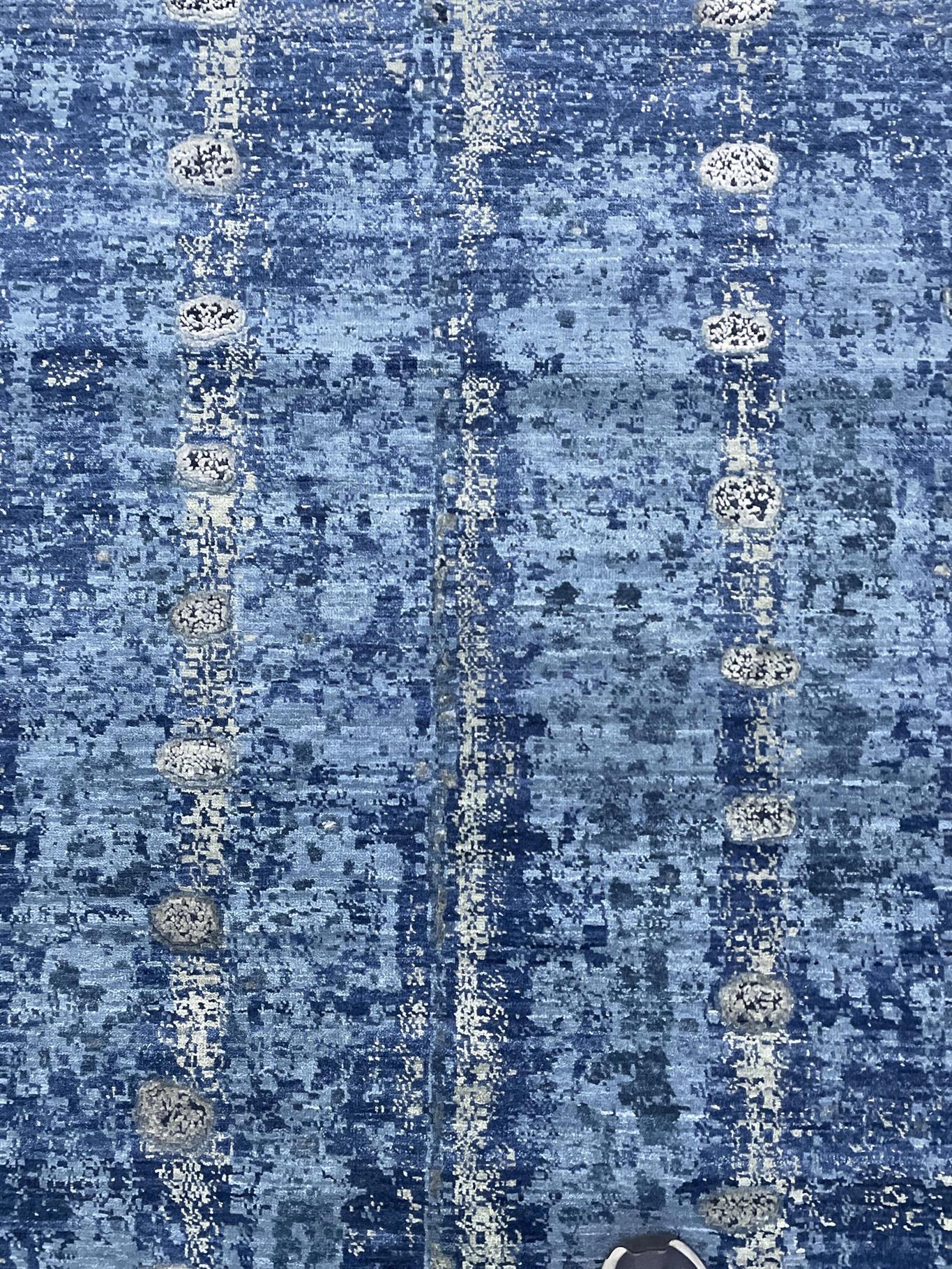 AORug#14817 size. 10'0" X 14'0"