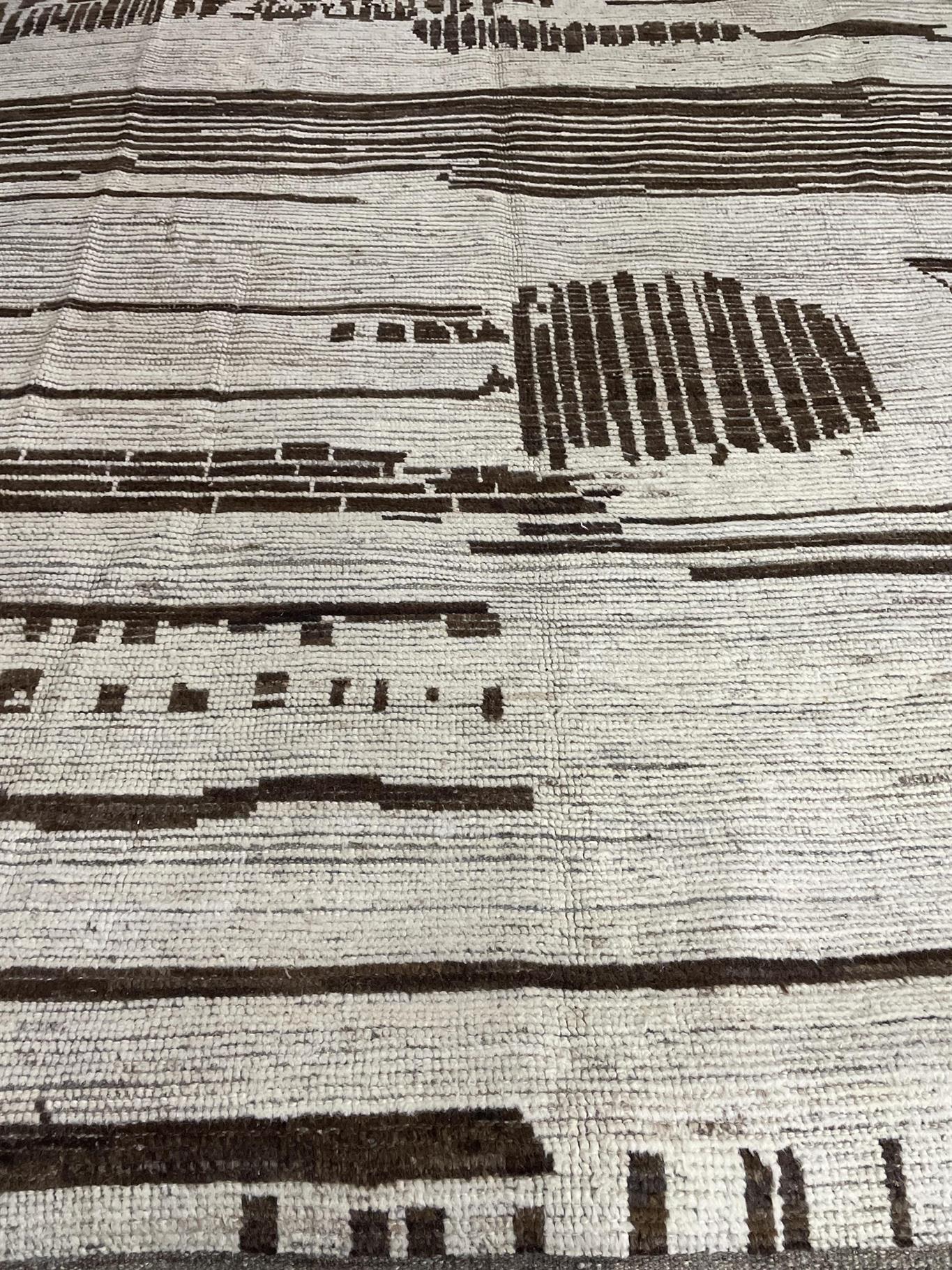 AORug#16459 size. 8' 02" x 10' 04"