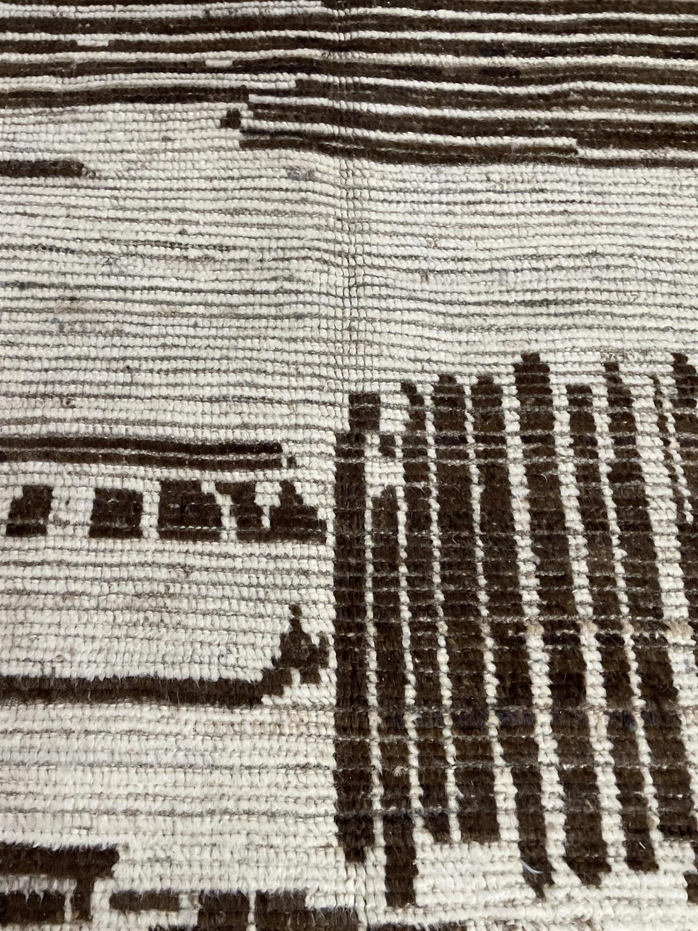 AORug#16459 size. 8' 02" x 10' 04"