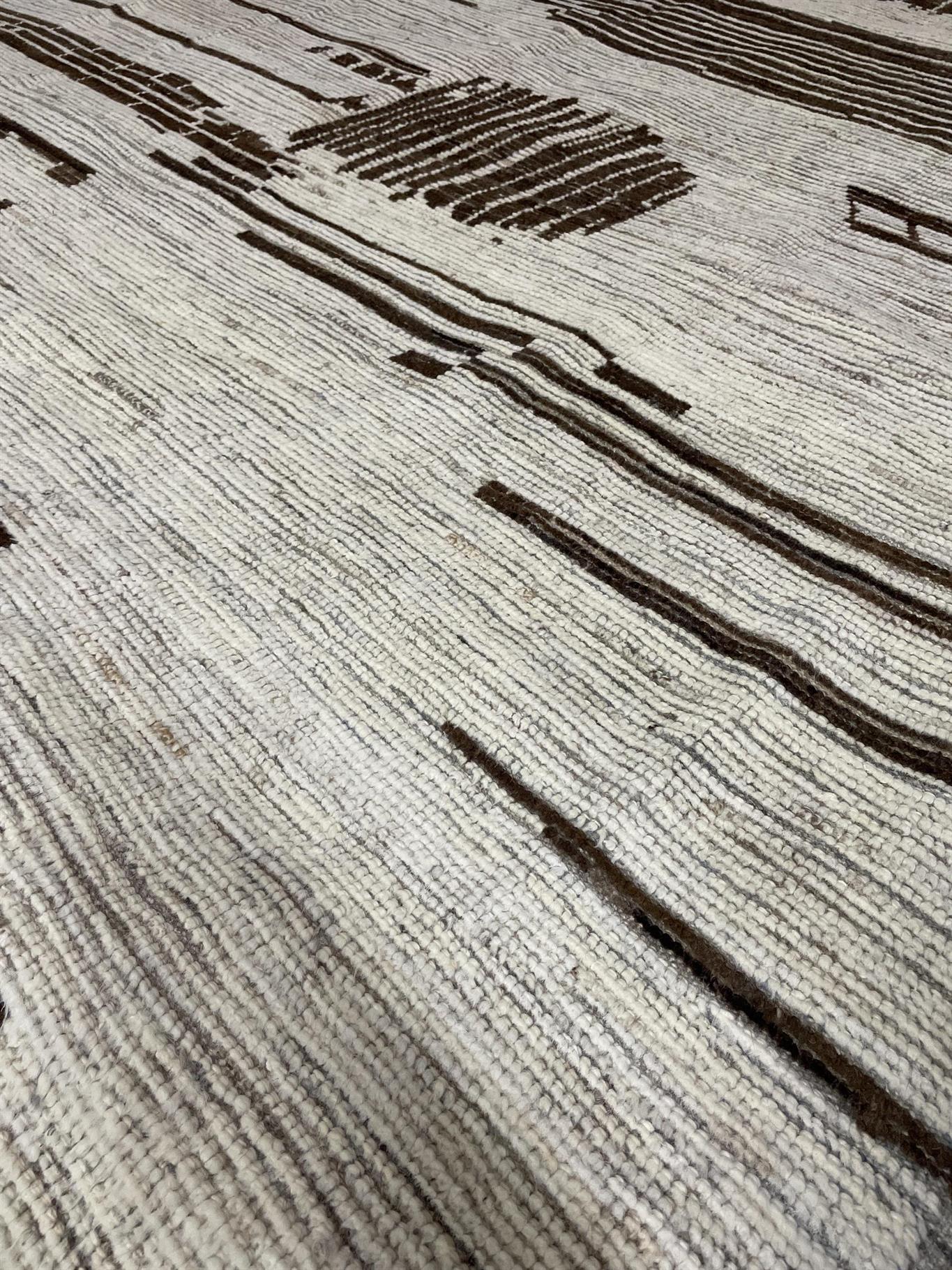 AORug#16459 size. 8' 02" x 10' 04"