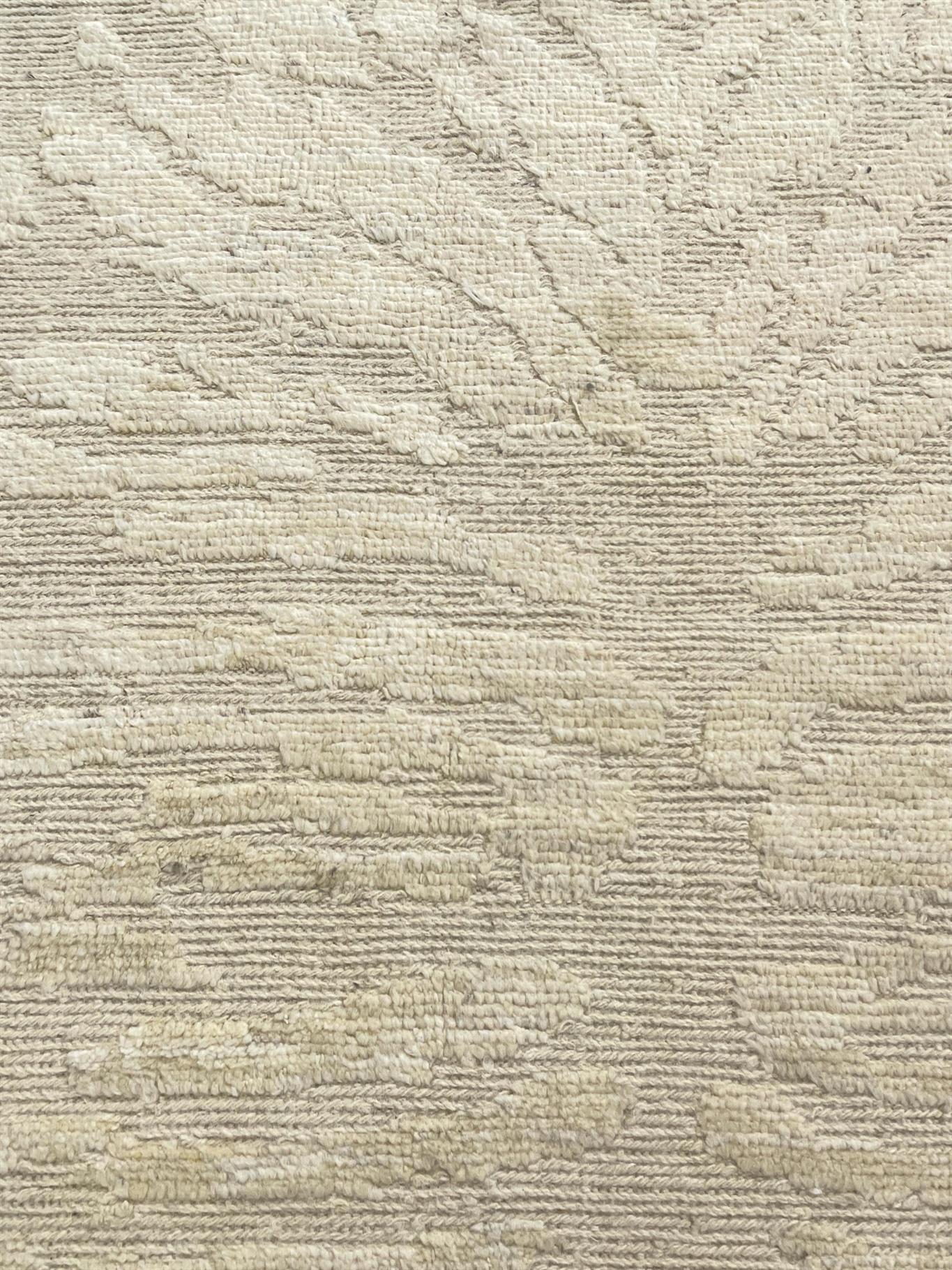 AORug#16815 size. 9' 09" x 14' 01"
