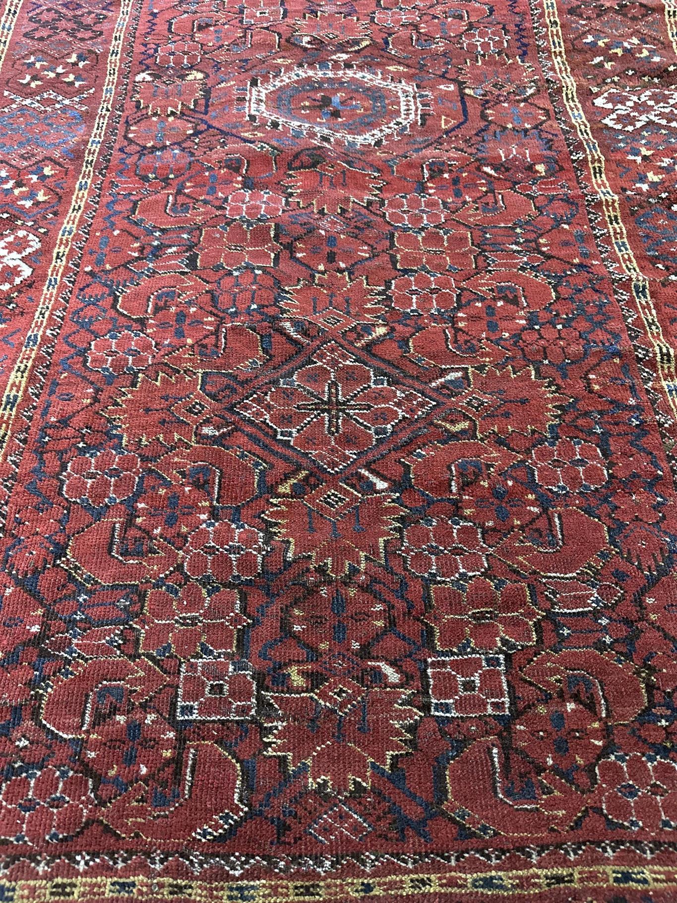AORug#17519 size. 4' 00" x 7' 10"