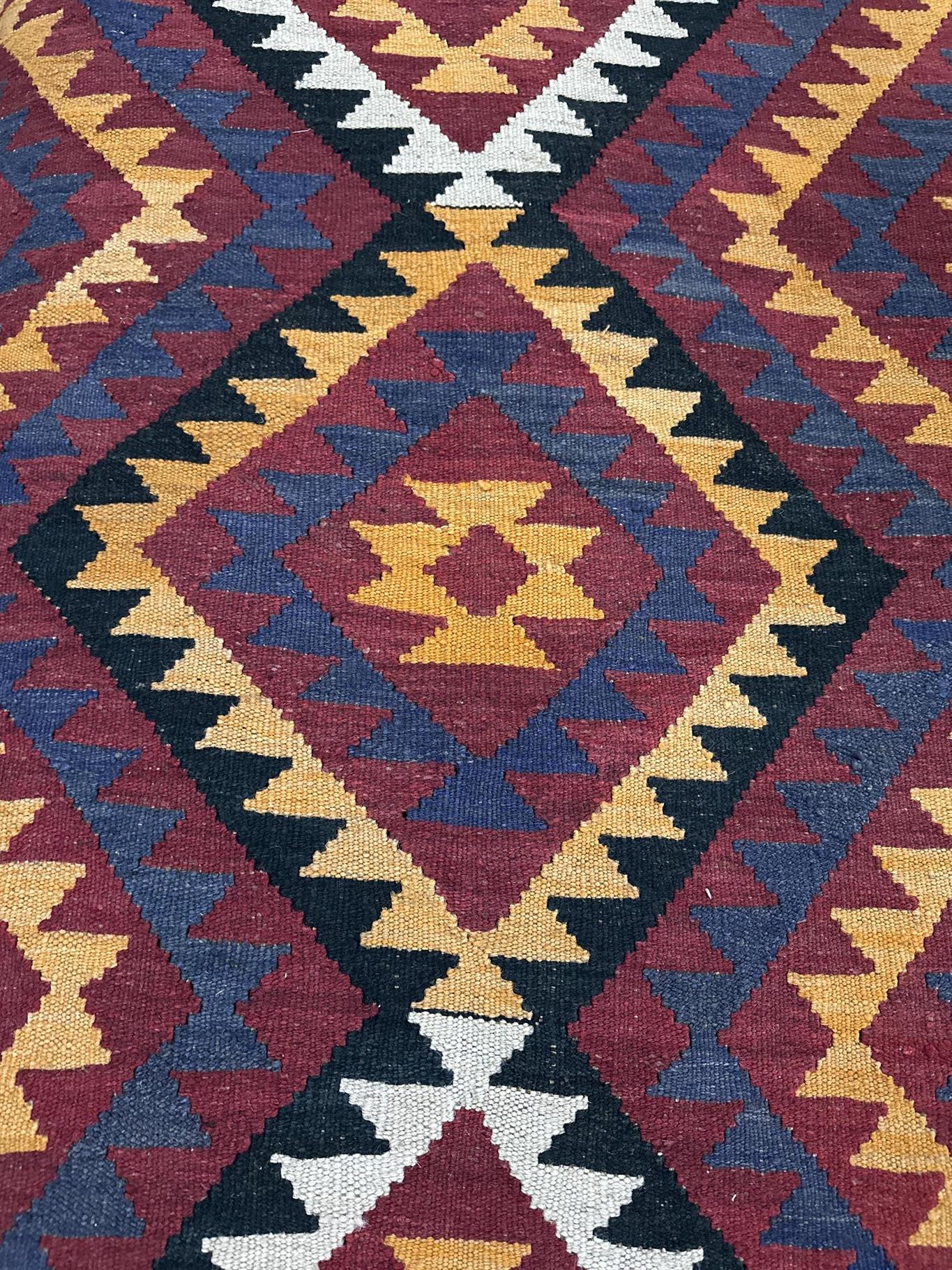 AORug#2261 size. 3' 02" x 6' 03"