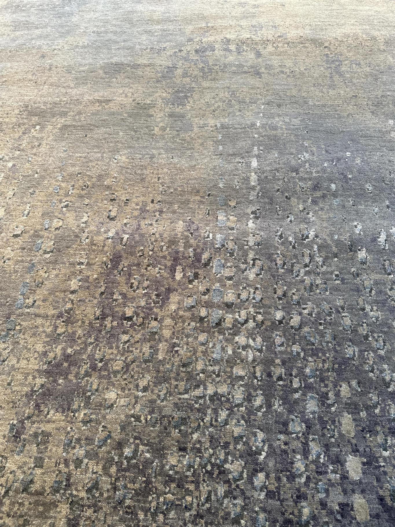 AORug#13934 size. 10'0" X 14'0"