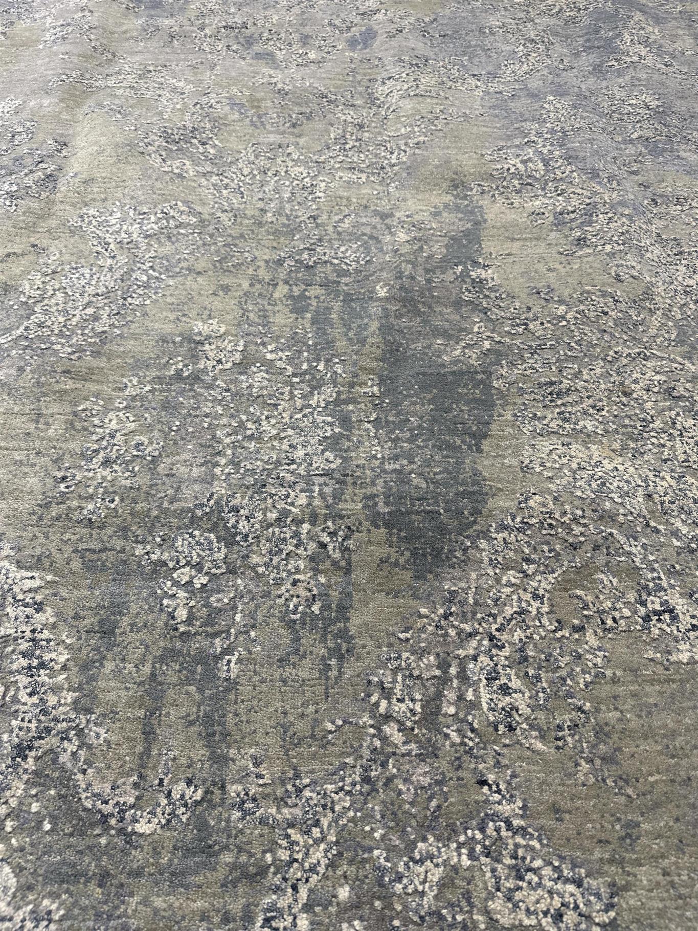 AORug#9612 size. 8'0" X 10'0"