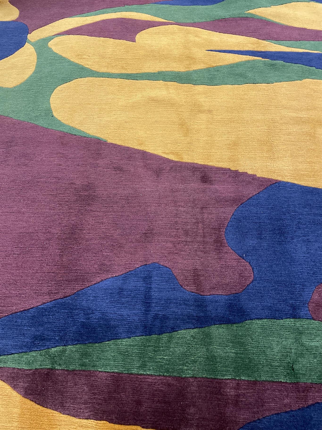 AORug#16640 size. 6' 04" x 9' 07"