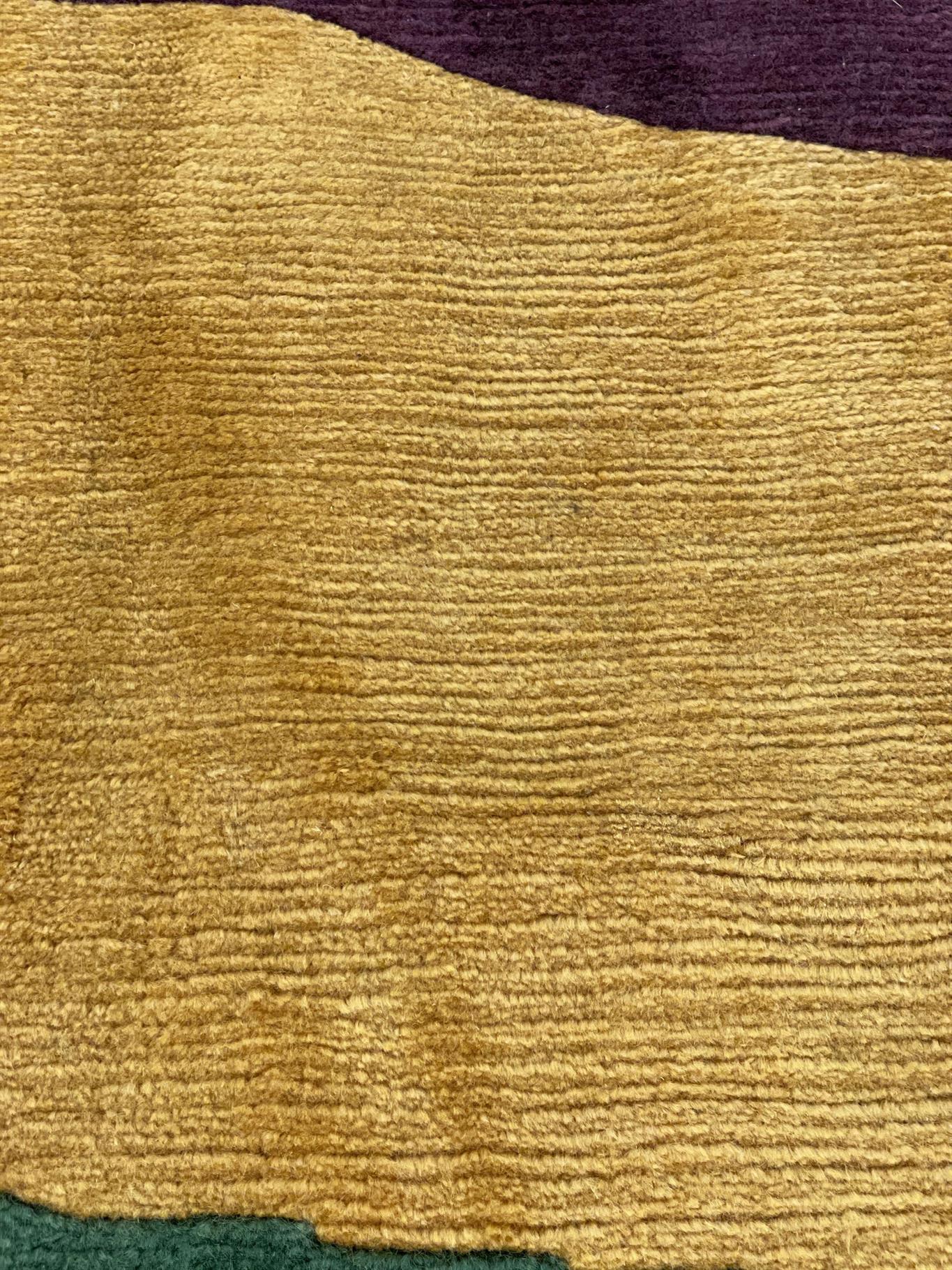 AORug#16640 size. 6' 04" x 9' 07"