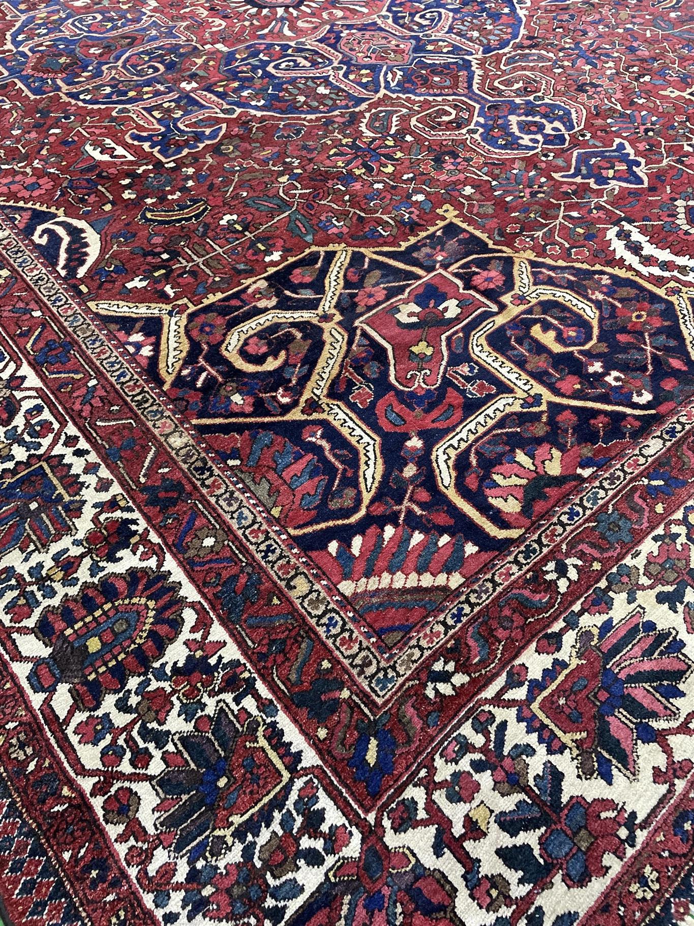AORug#17563 size. 12' 02" x 15' 11"