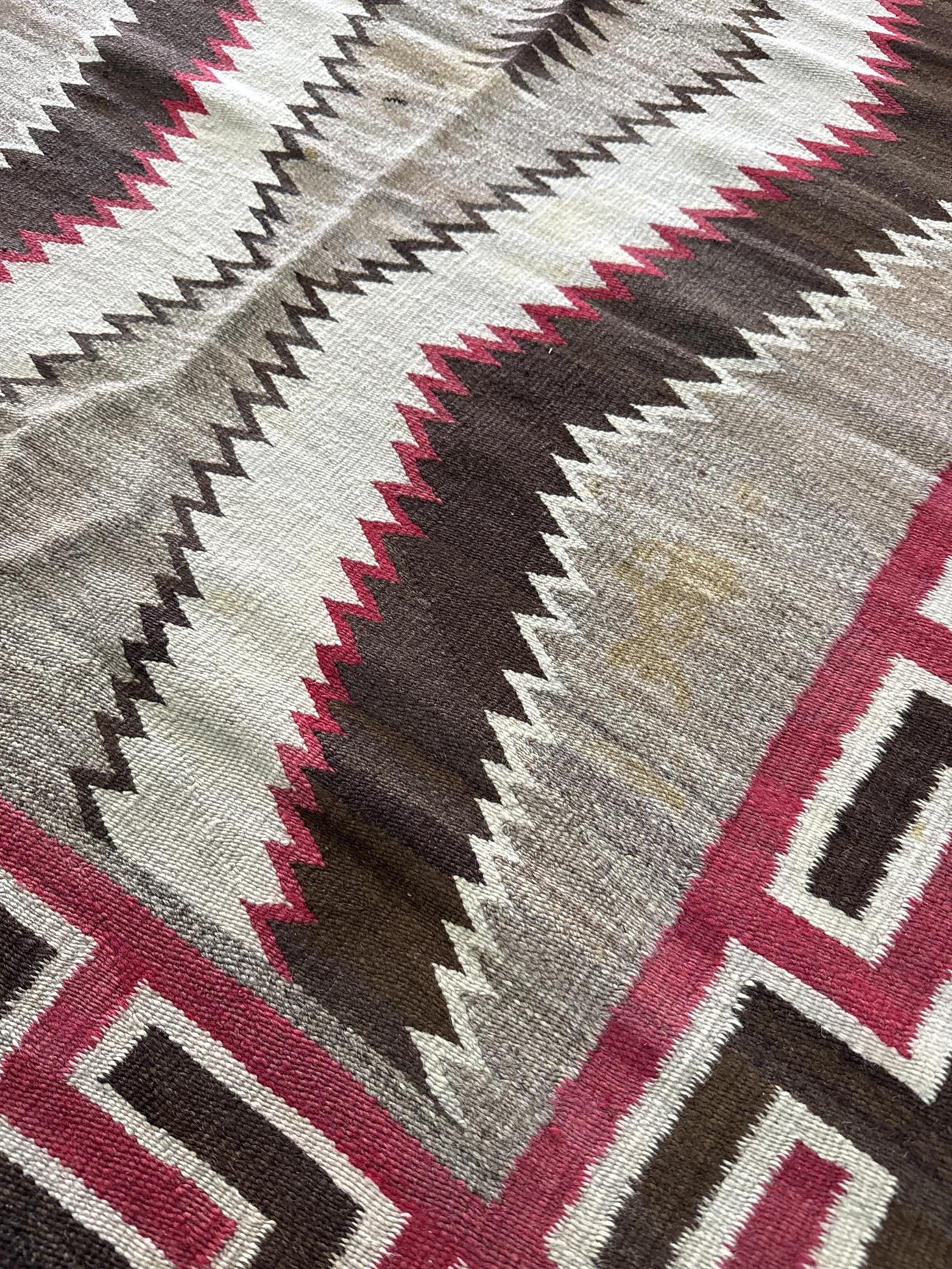 AORug#9870 size. 3' 10" x 5' 10"