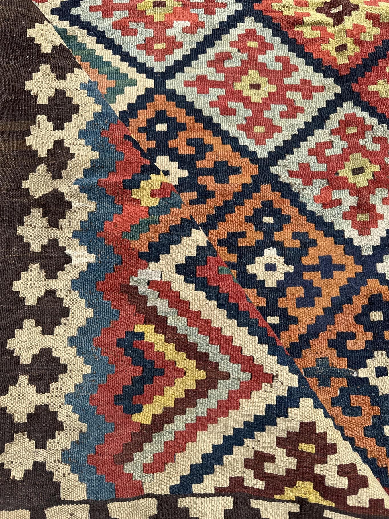 AORug#1468 size.5' 00" x 12' 02"