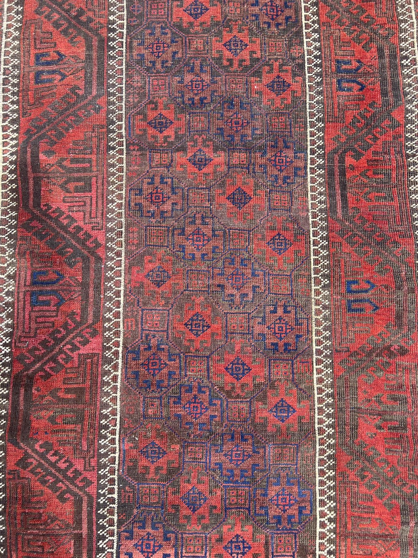 AORug#3284 size. 3' 07" x 5' 08"