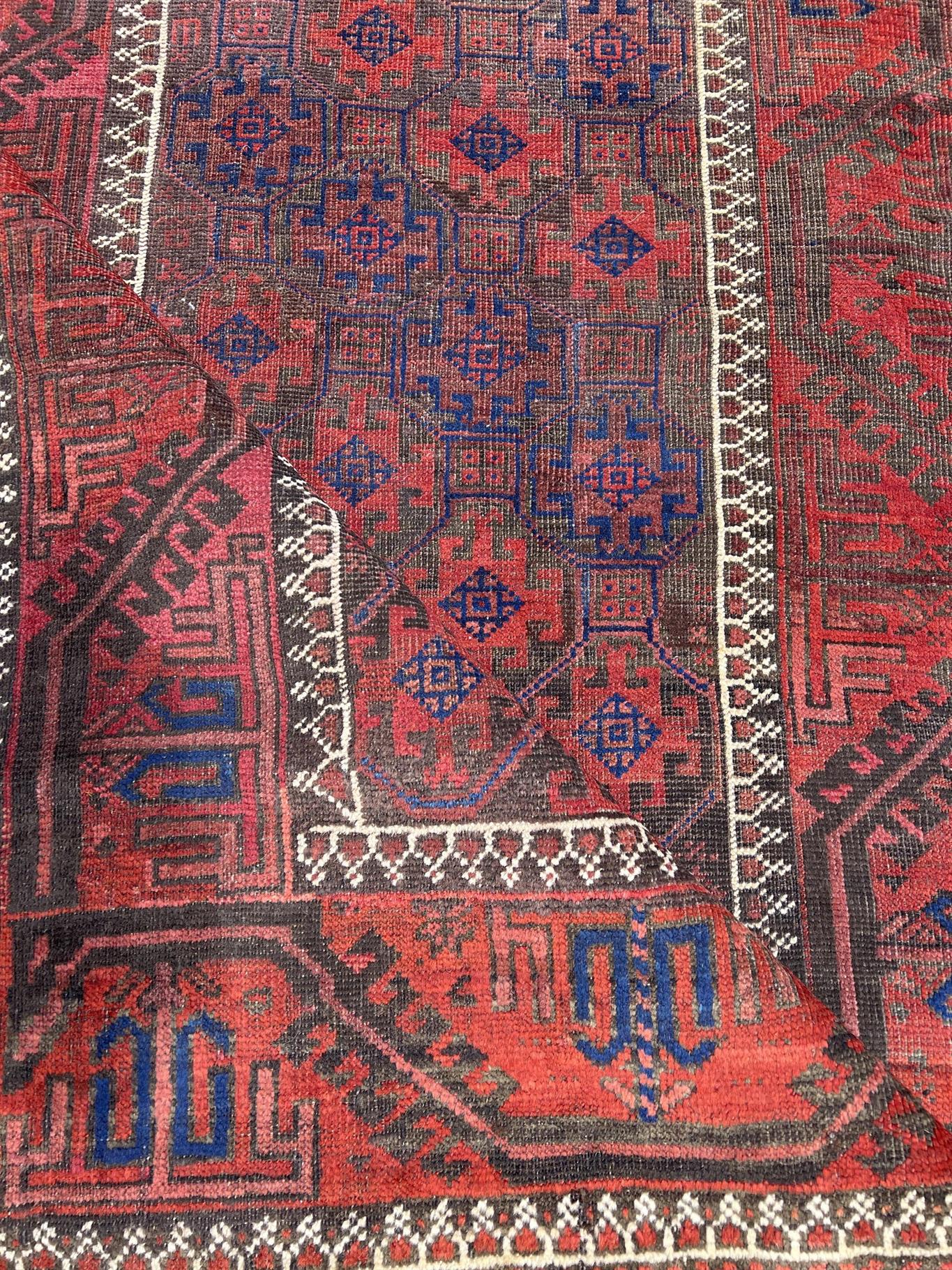 AORug#3284 size. 3' 07" x 5' 08"