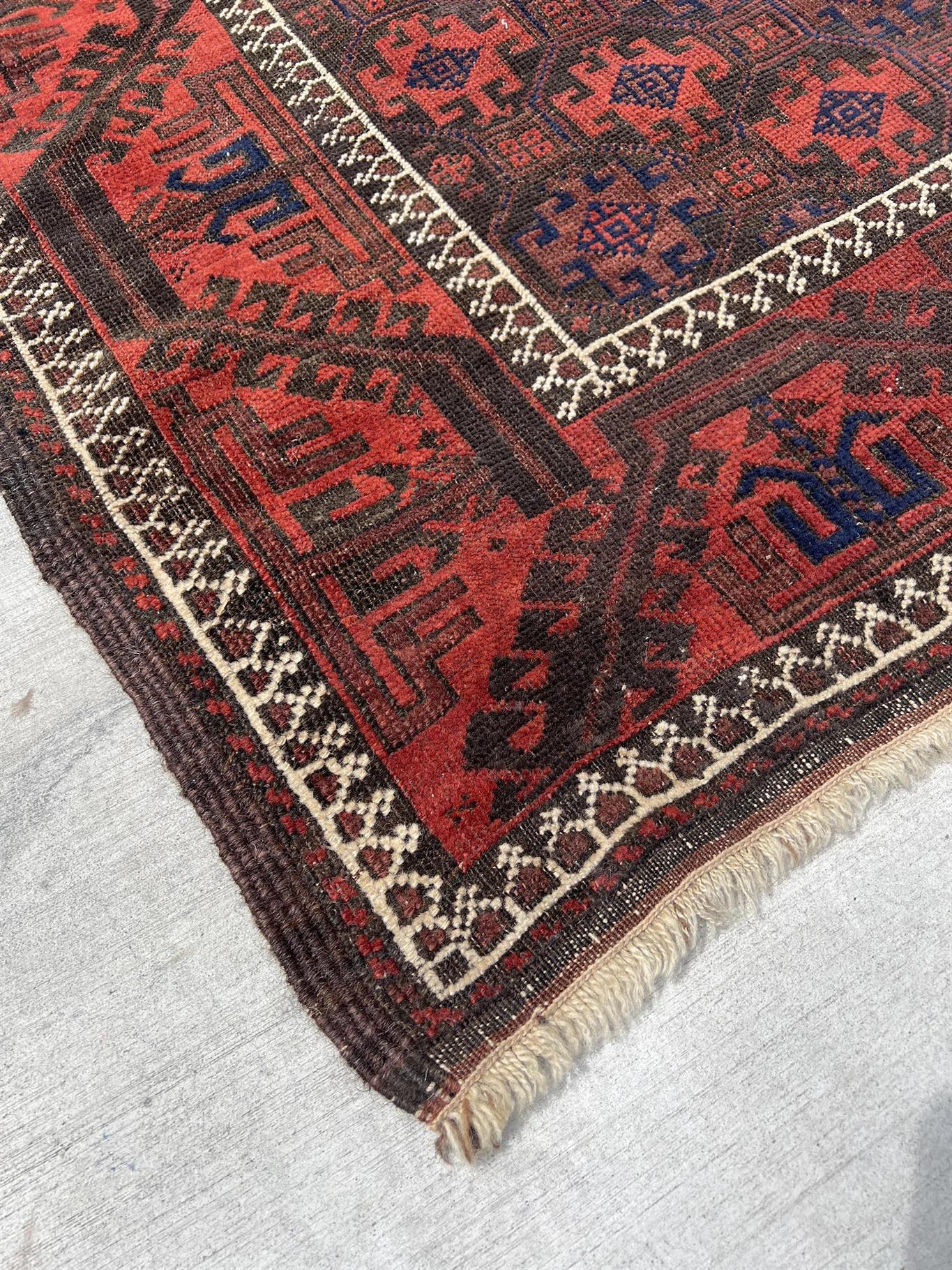 AORug#3284 size. 3' 07" x 5' 08"