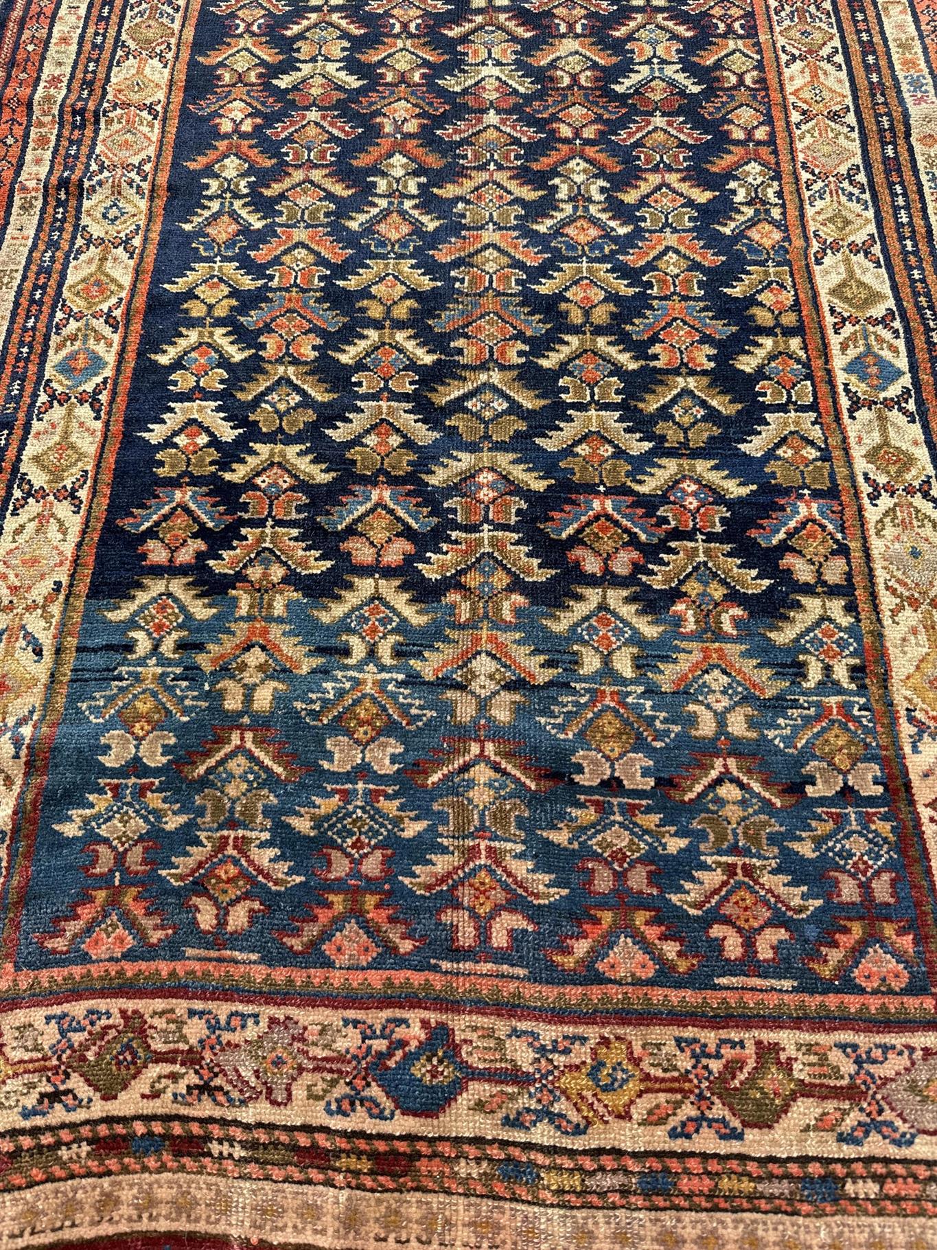 AORug#3279 size. 4' 05" x 8' 01"