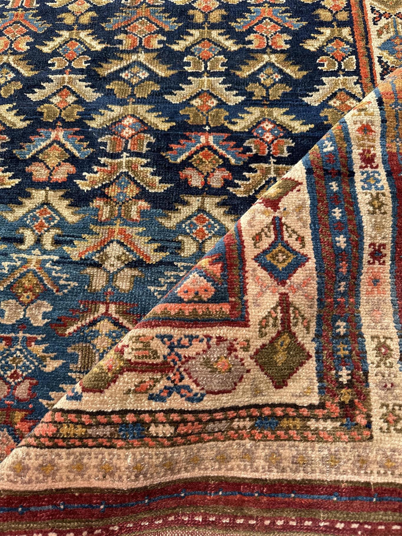 AORug#3279 size. 4' 05" x 8' 01"