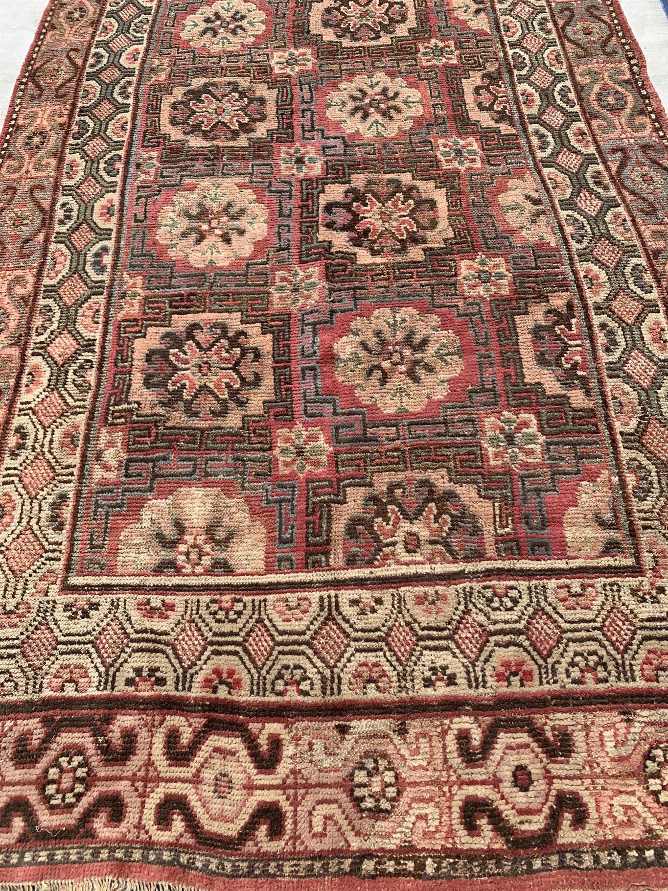 AORug#3242 size. 6' 01" x 11' 06"