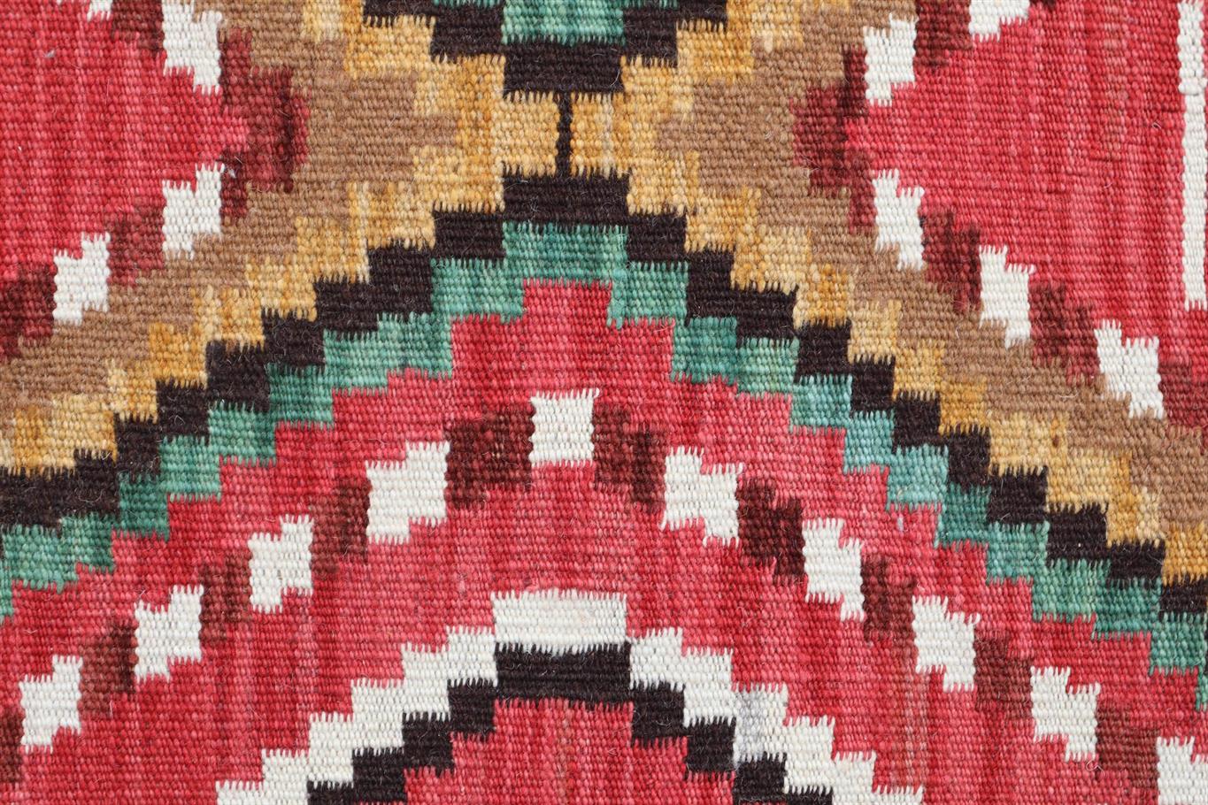 AORug#17677 size. 5'0" X 8'0"