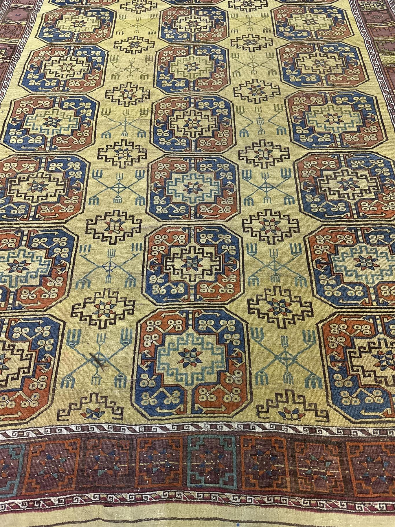 AORug#18001 size. 7' 00" x 10' 04"