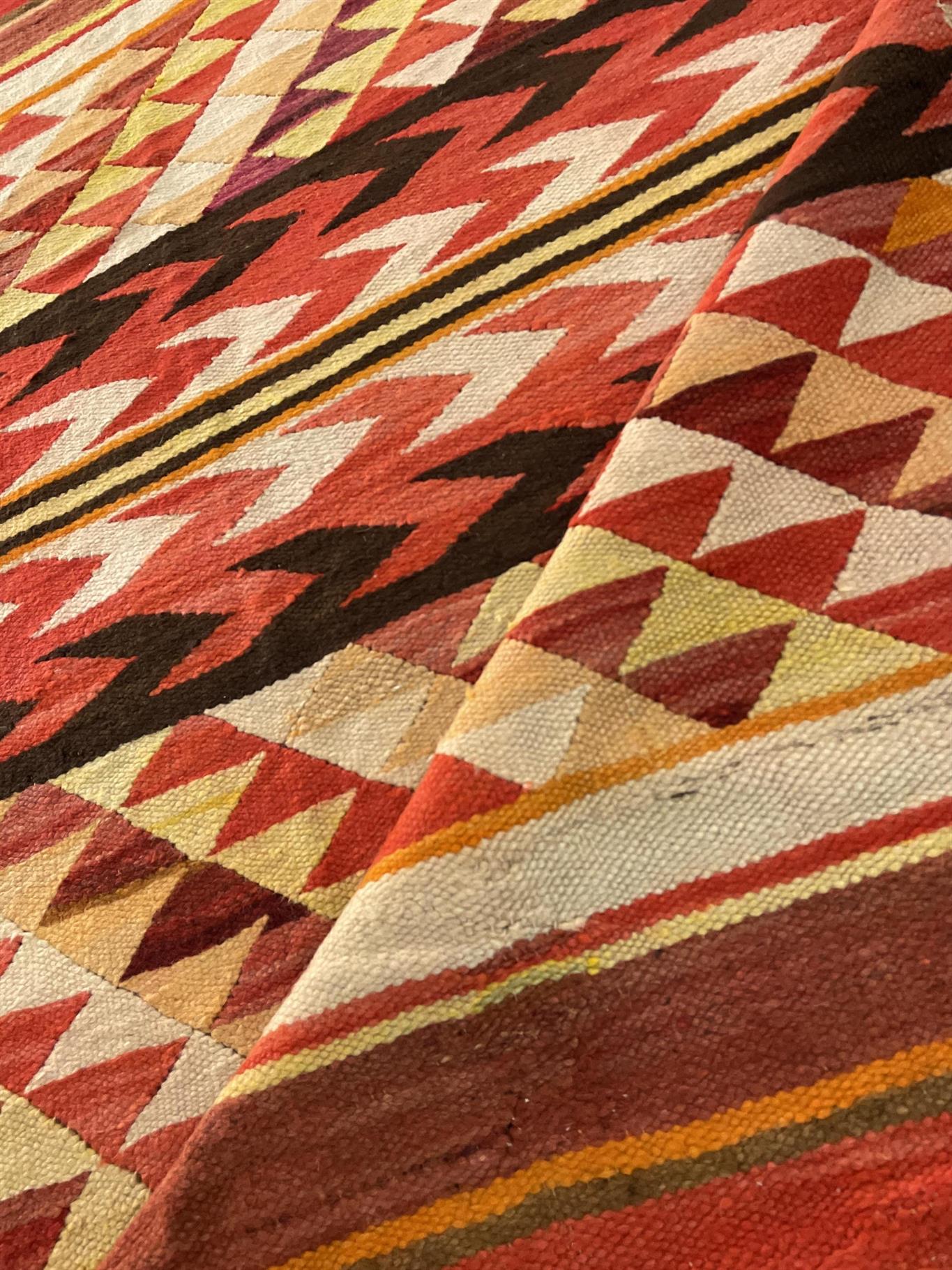 AORug#8464 size. 4' 03" x 5' 05"