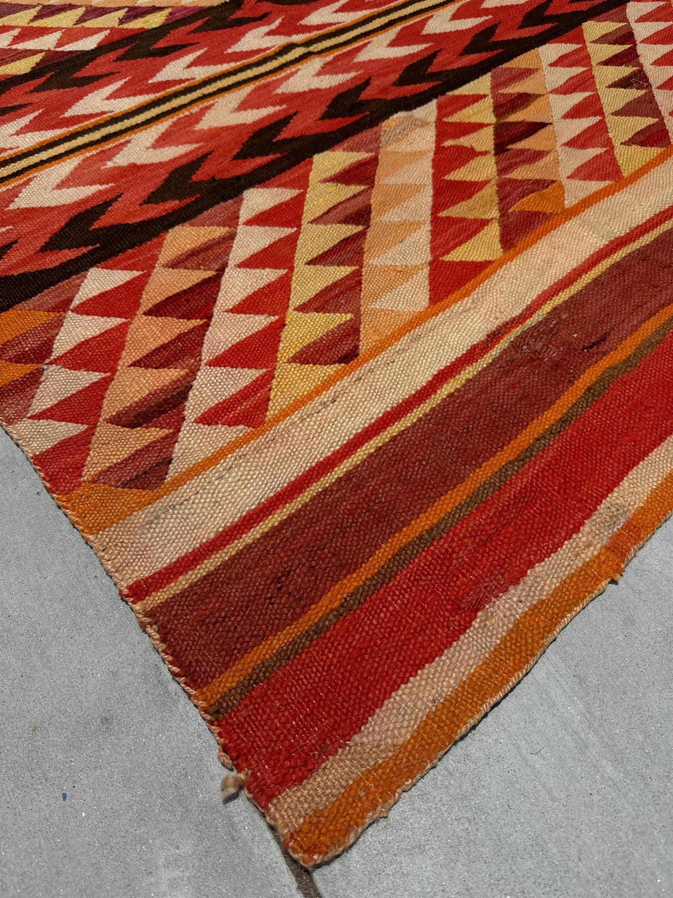AORug#8464 size. 4' 03" x 5' 05"