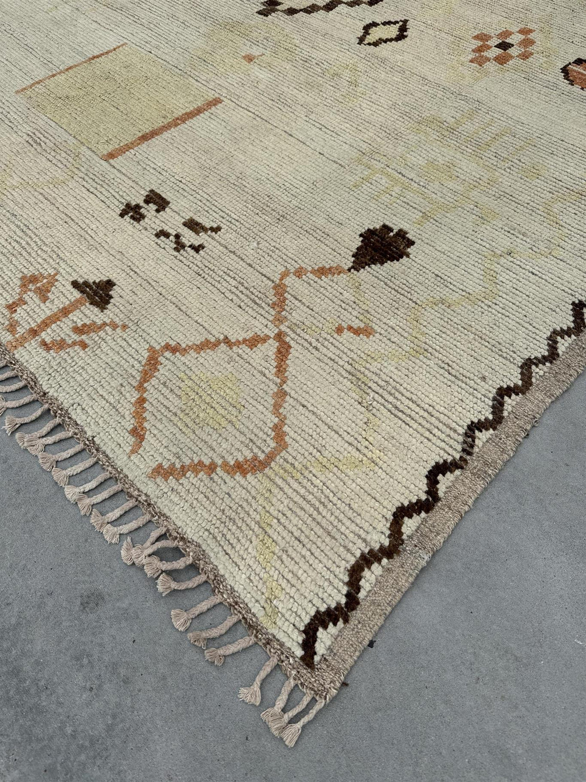 AORug#16389 size. 8' 00" x 9' 05"