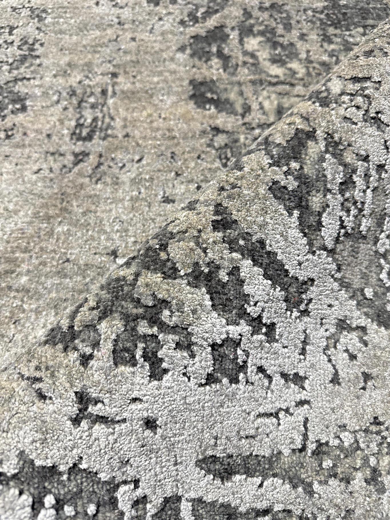 AORug#11555 size. 8' 00" x 9' 10"