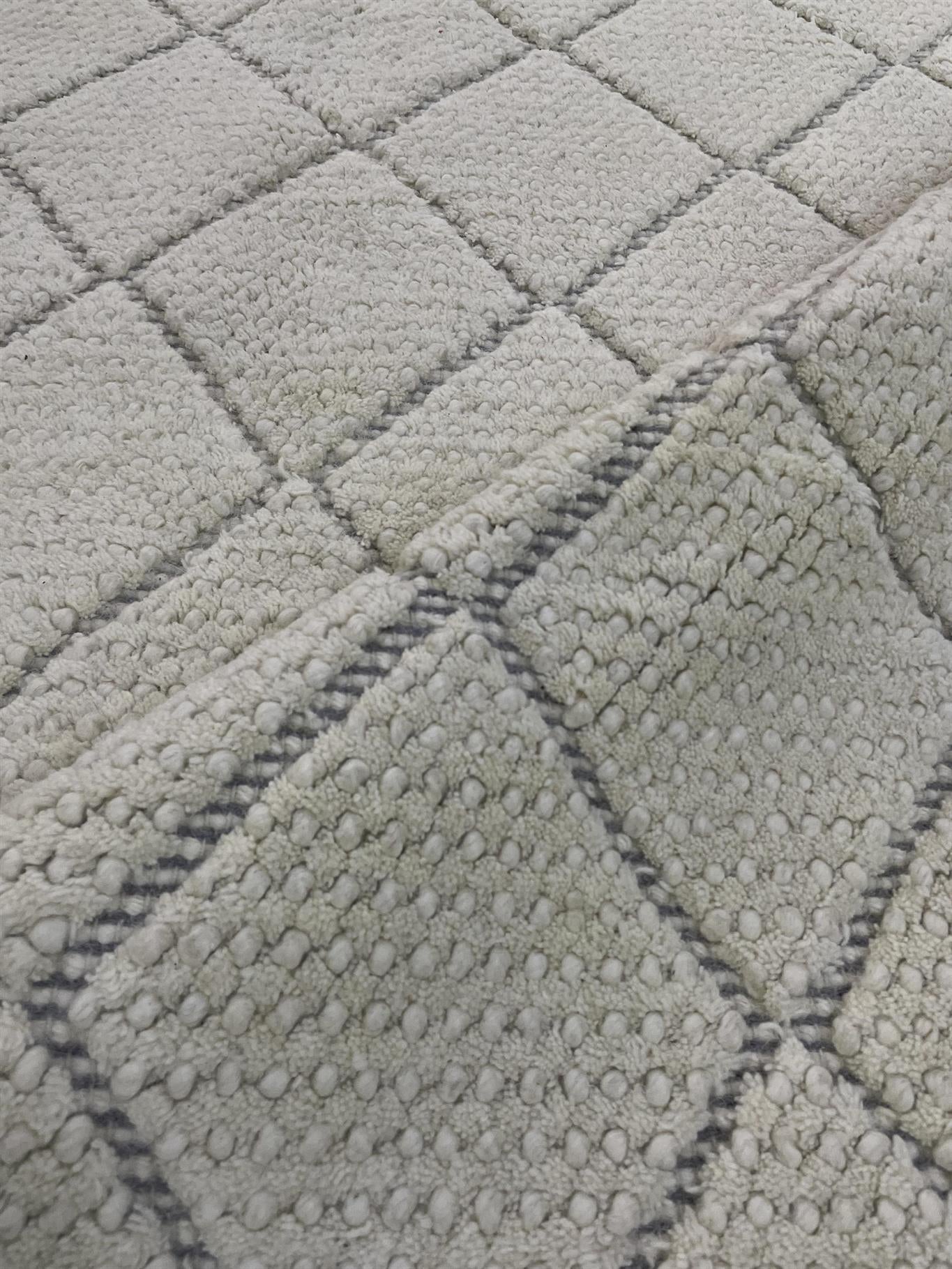 AORug#18621 size. 8' 00" x 10' 00"