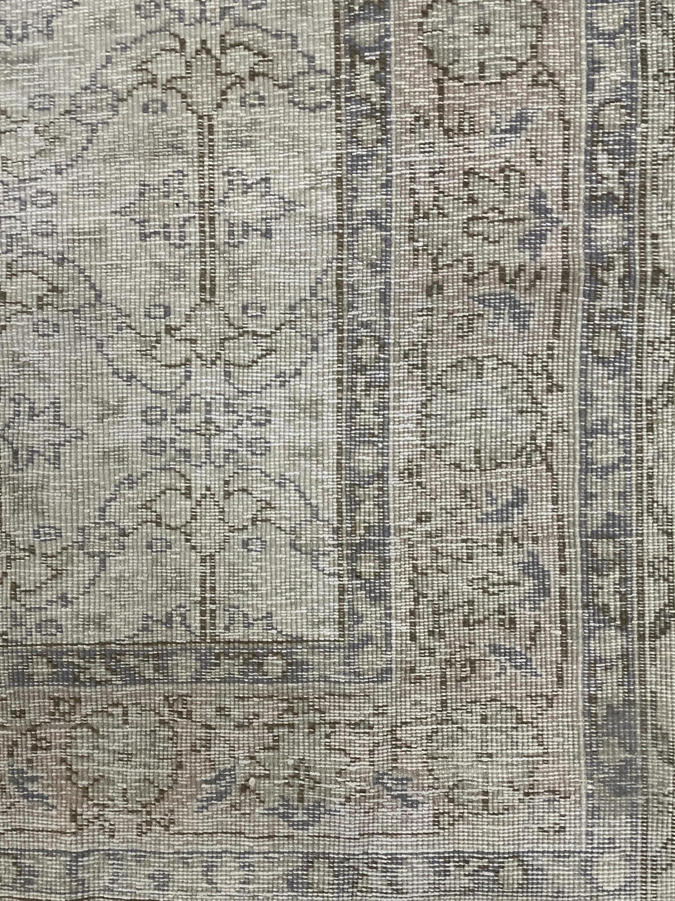 AORug#18733 size. 4' 08" x 8' 00"