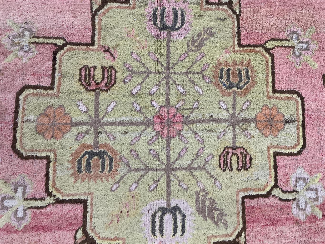 AORug#18731 size. 4' 09" x 7' 03"