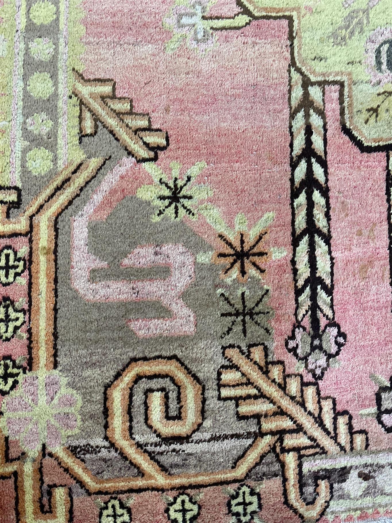 AORug#18731 size. 4' 09" x 7' 03"