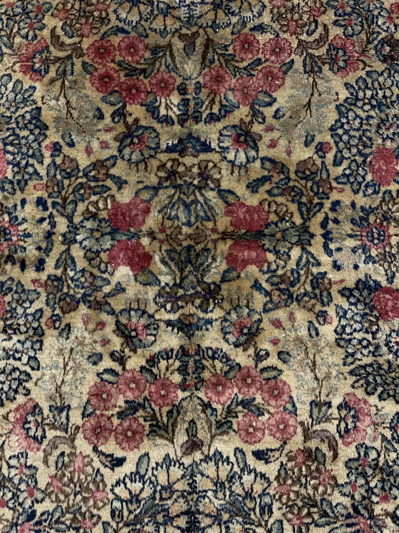 AORug#13087 size. 6' 08" x 7' 01"