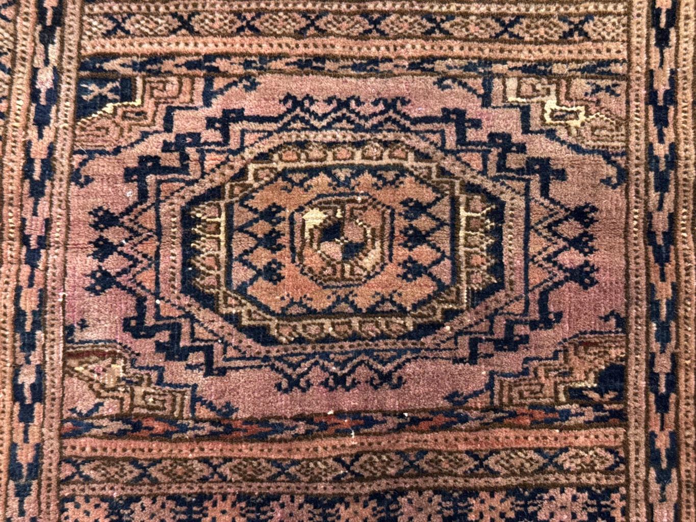 AORug#9424 size. 1' 08" x 1' 09"