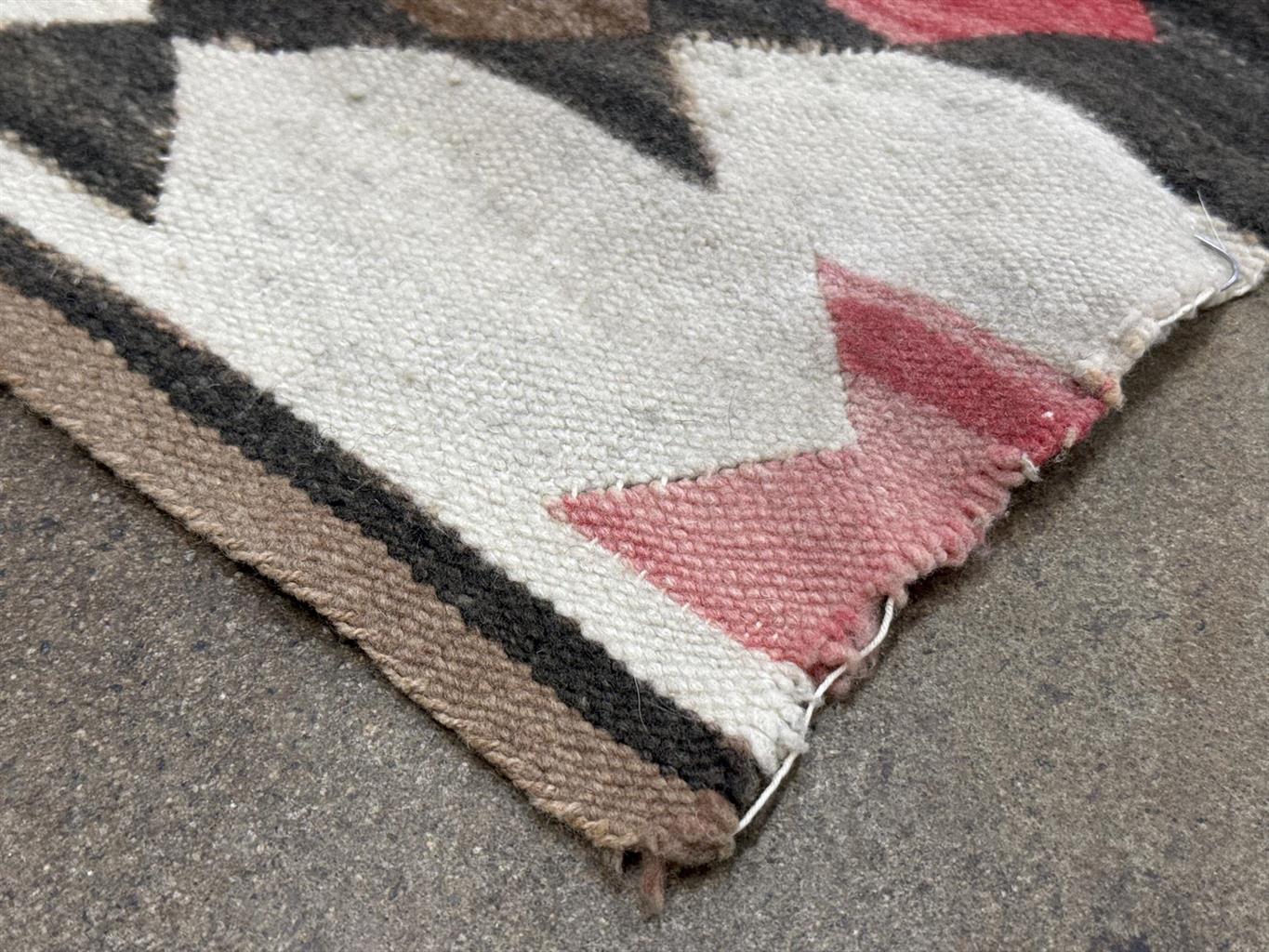 AORug#5247 size. 1' 05" x 2' 08"