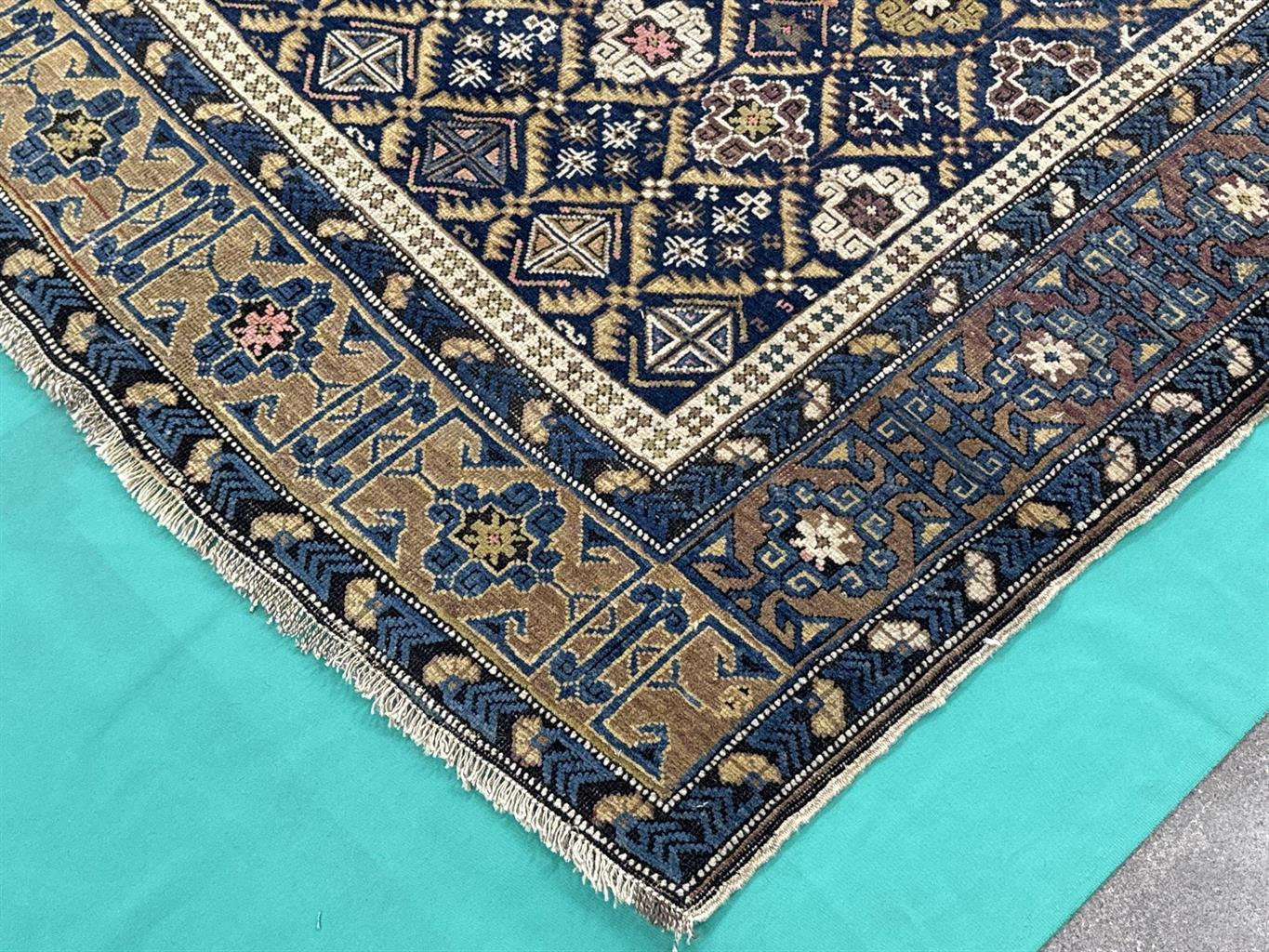 AORug#14696 size. 4' 00" x 5' 03"