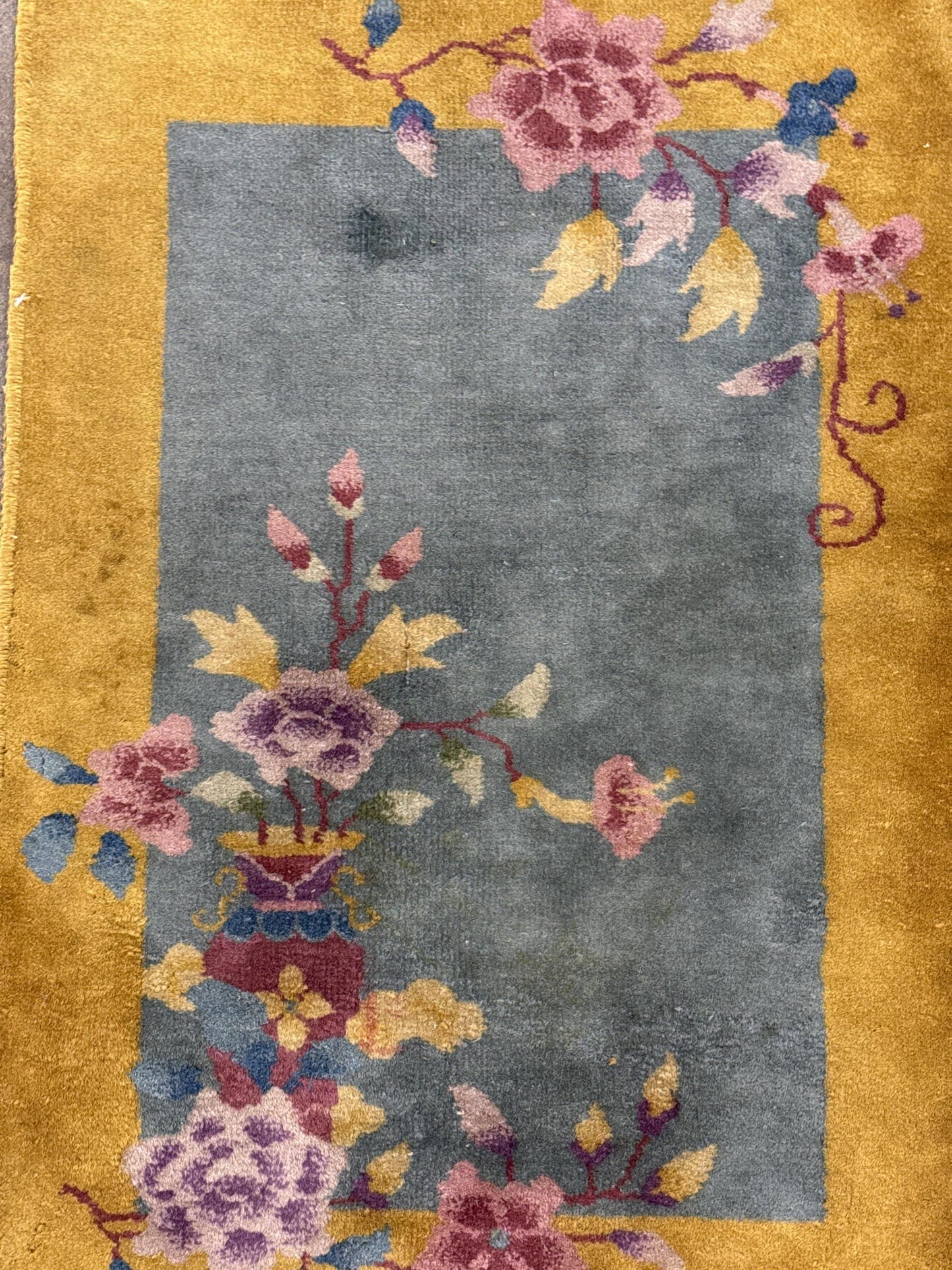 AORug#18877 size. 2' 00" x 2' 09"