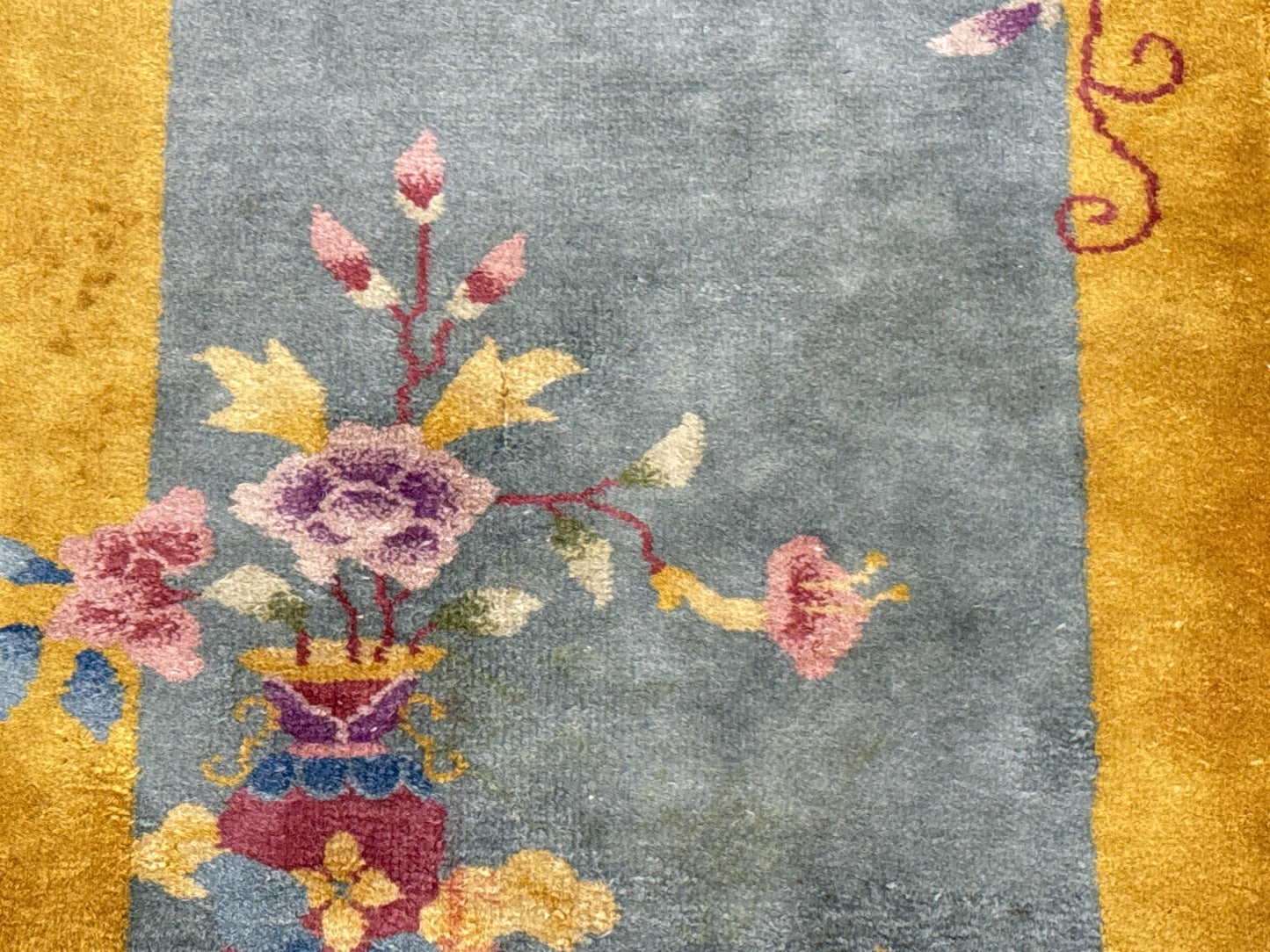 AORug#18877 size. 2' 00" x 2' 09"