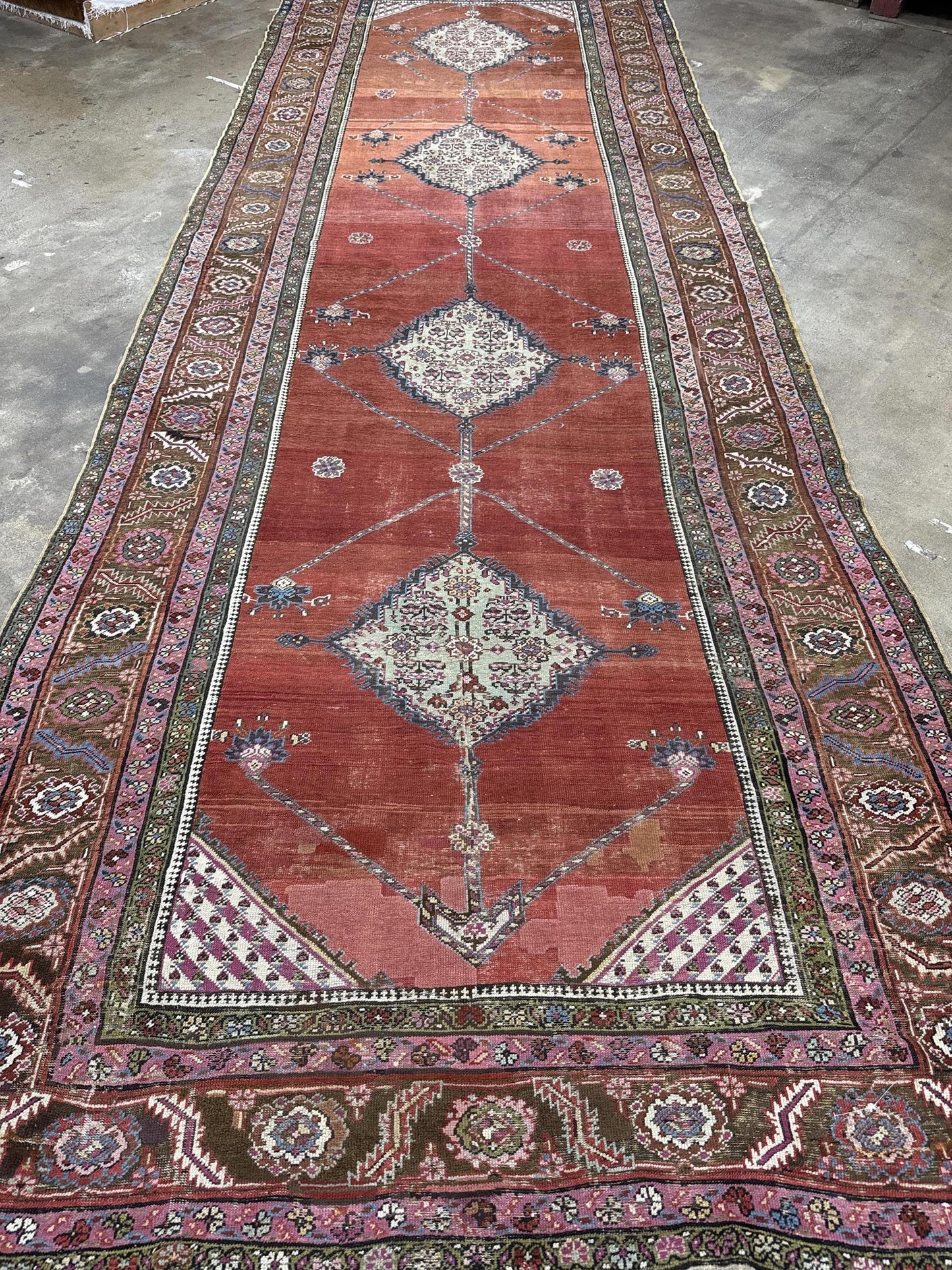 AORug#19125 size. 5' 11" x 17' 04"