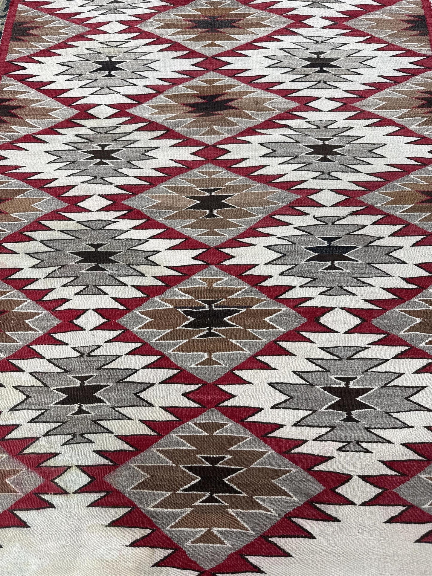 AORug#1915 size. 3' 00" x 5' 01"