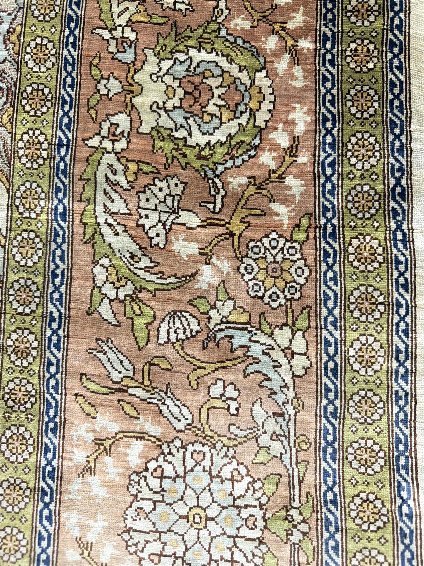 AORug#10438 size. 3' 07" x 5' 07"