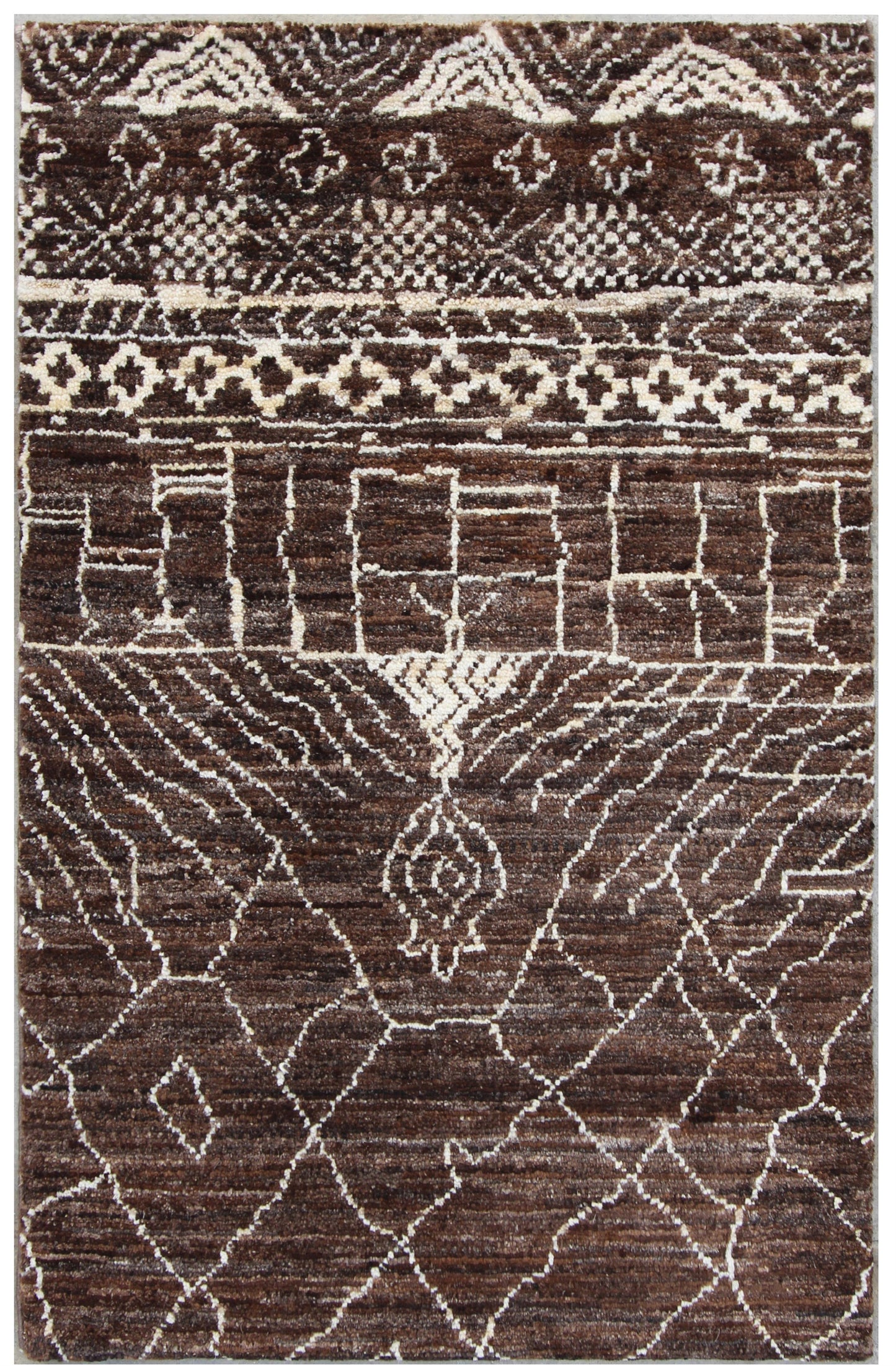 AORug#10681 size. 2'0" X 3'0"