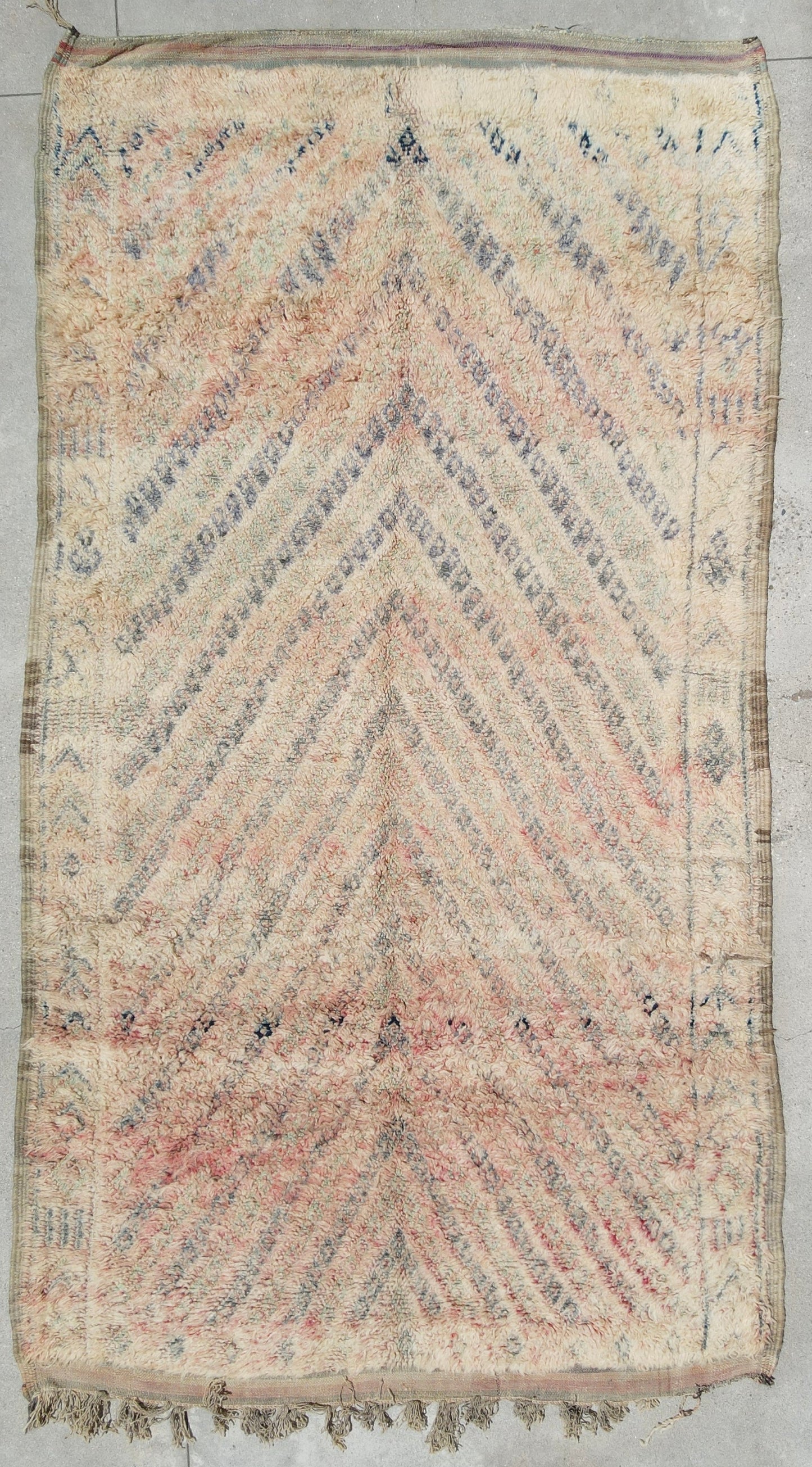 Explore our exquisite collection of handmade rugs, ranging from antique and vintage to modern designs. Each rug is a testament to skilled craftsmanship, offering timeless beauty and elegance. Elevate your space with the warmth and artistry of our handcrafted carpets.